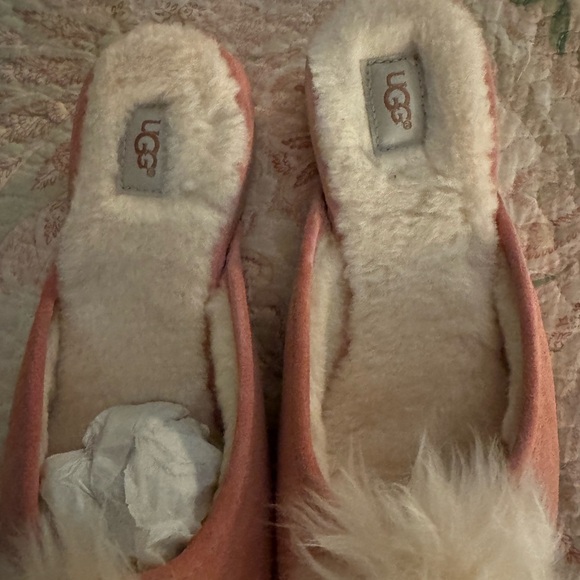 Ugg slippers size 9 - Picture 6 of 8